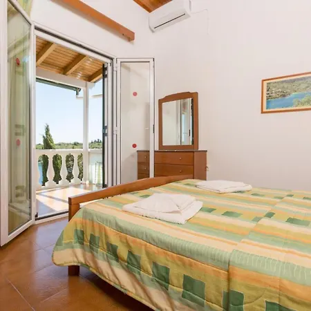 Apartman Dolphin 3 *